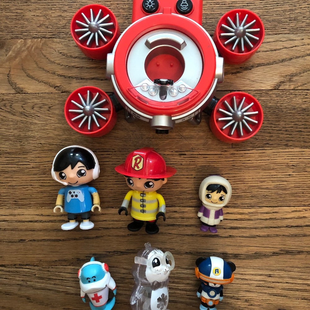 Ryan’s World Toy Collection Gill Ship Light Gamer Fire Fighter